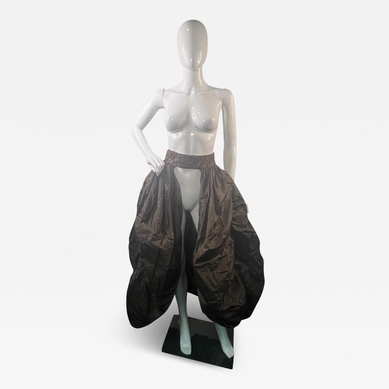 CAROLINA HERRERA DRAMATIC CAROLINA HERRERA BROWN TAFFETA SKIRT WITH EMBROIDERED WAISTBAND