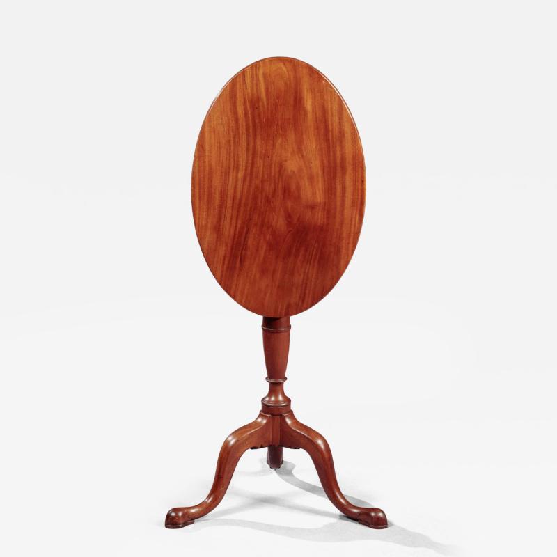 CHIPPENDALE TRIPOD OVAL STAND