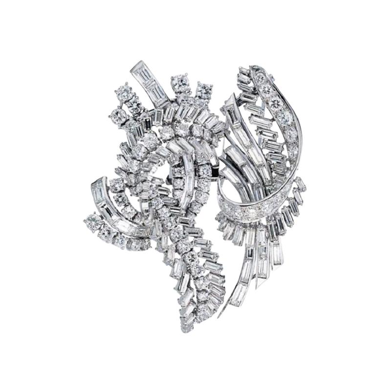 CIRCA 1950S PLATINUM FRENCH DIAMOND DOUBLE CLIP BROOCH