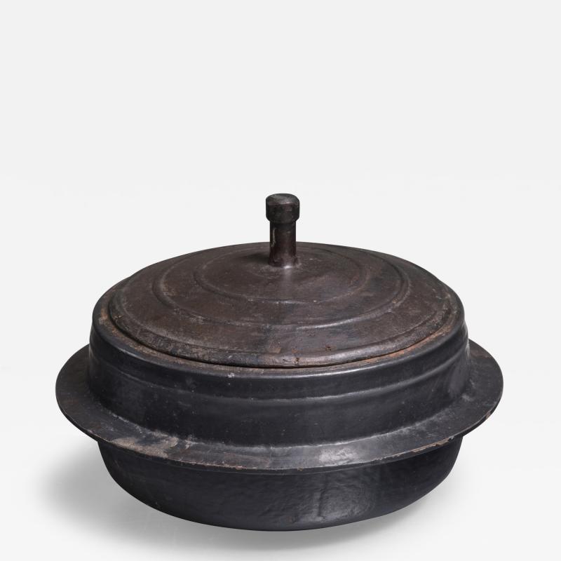 Cast iron pot with lid Sweden