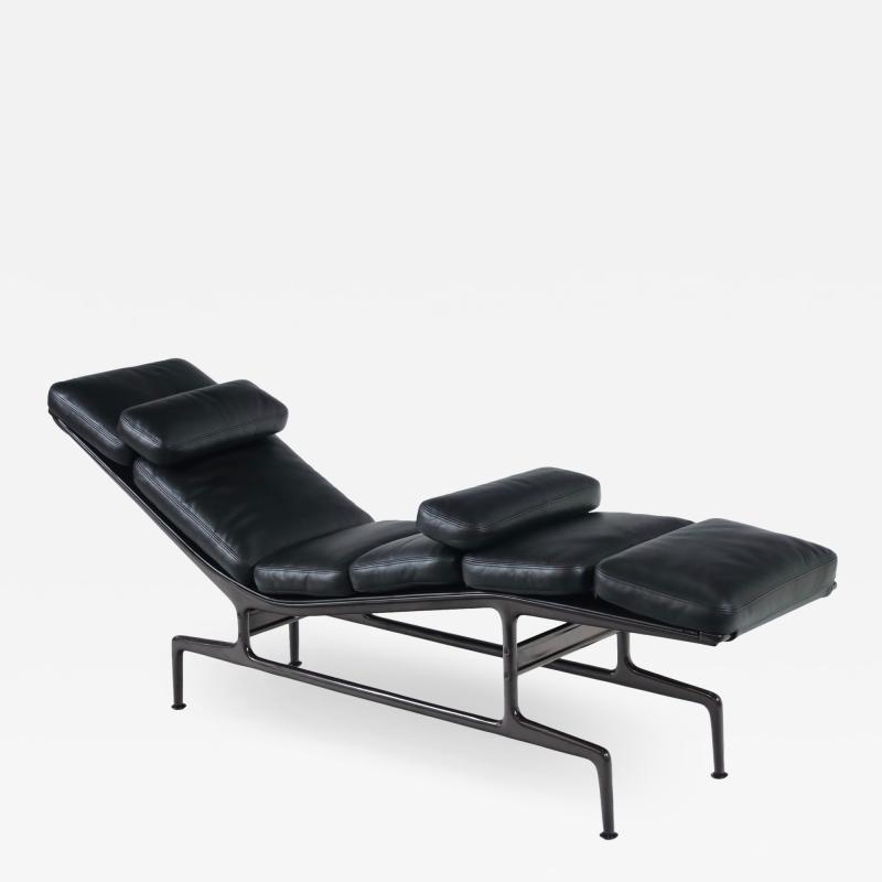 Charles Eames Mid Century Modern Lounge Designed by Charles Eames for Herman Miller