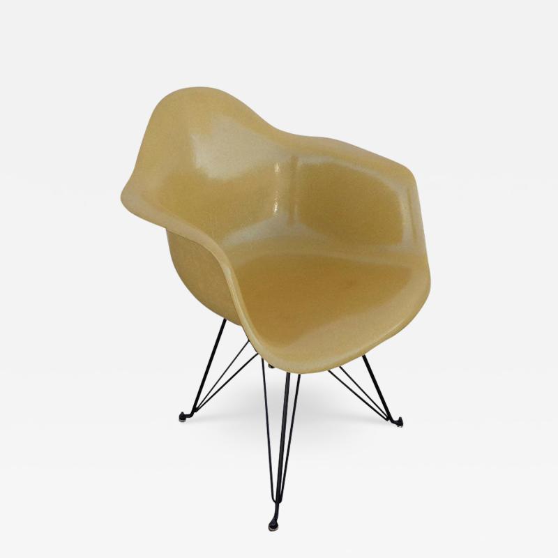 Charles Ray Eames 1 Herman Miller Eames Fiberglass Shell DAR Eiffel Base