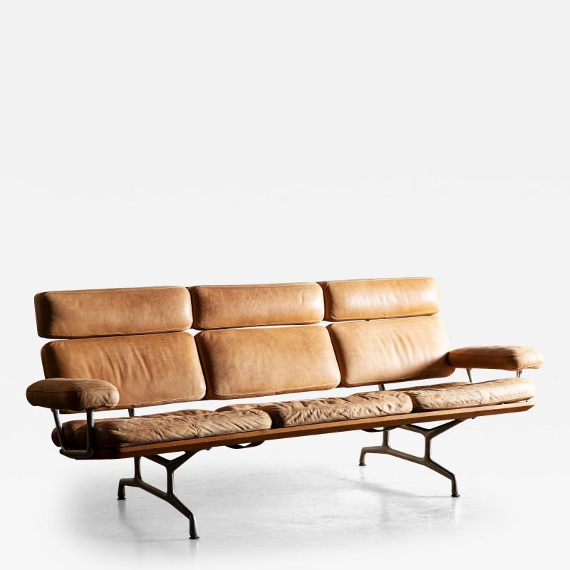 Charles Ray Eames Eames ES 108 Sofa in Gorgeous Carmel Patinated Leather and Walnut 1980s