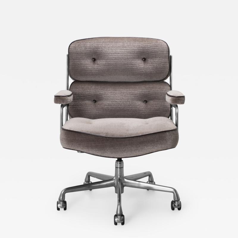 Charles Ray Eames Eames Time Life Executive Chair in Mohair Leather for Herman Miller