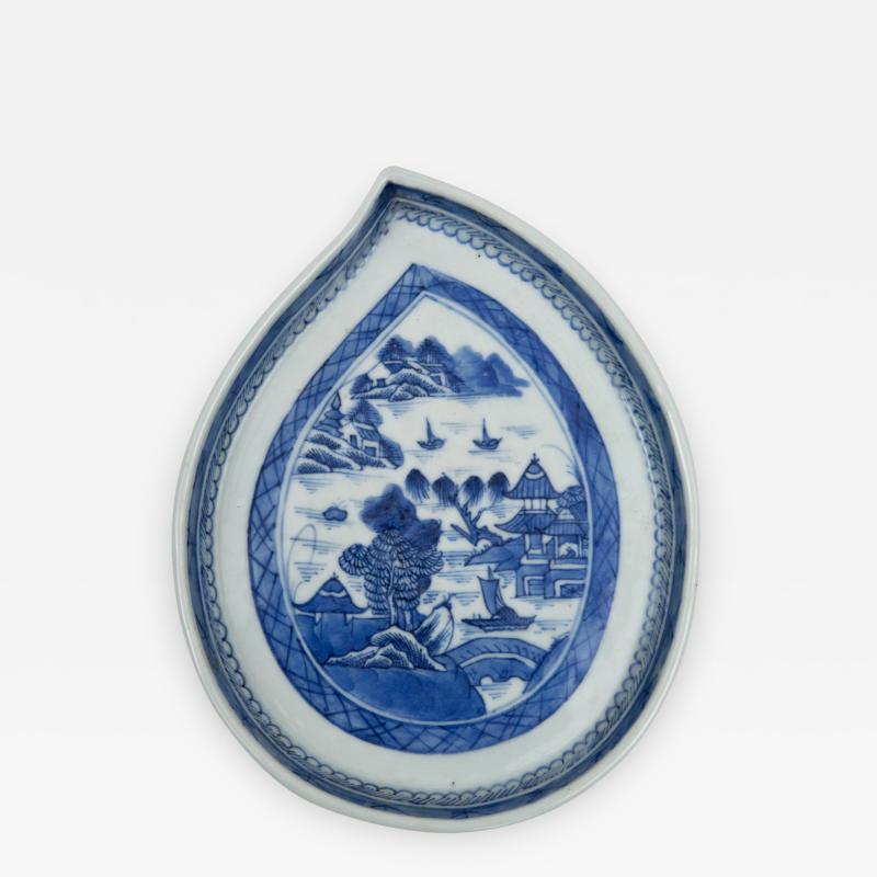 Chinese Export Leaf Shaped Dish