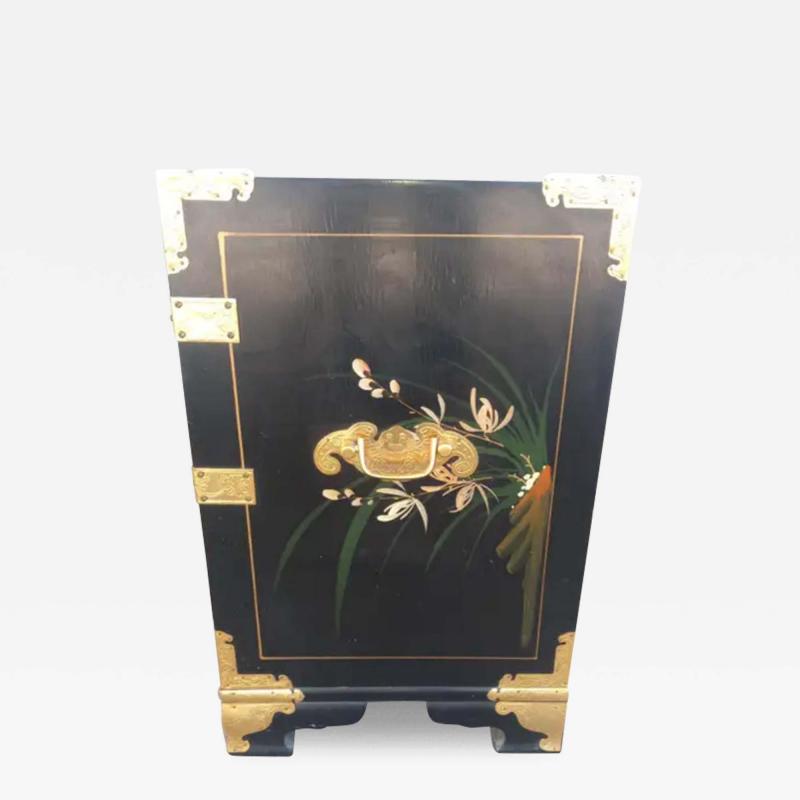 Chinese chinoi style lacquered cabinet