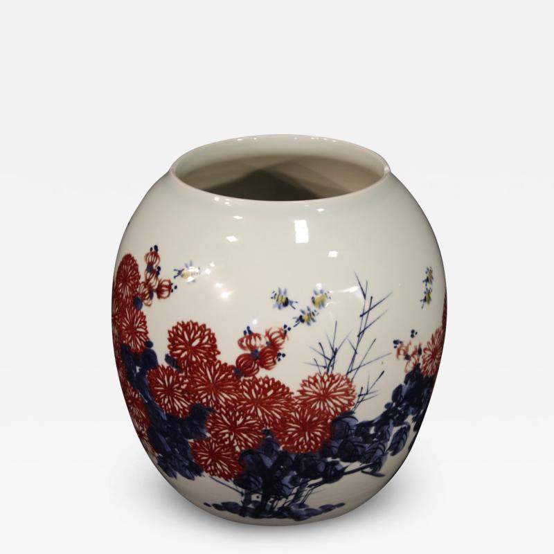 Chinese painted ceramic vase