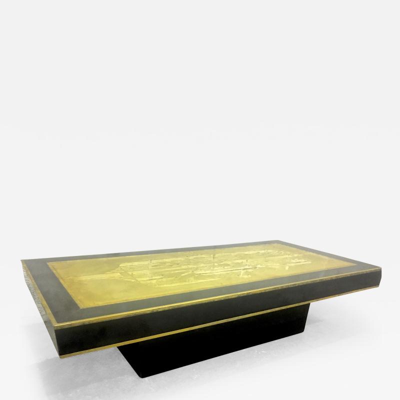 Contemporary Big Coffee Table in Black Lacquer and Bronze Engraved Top