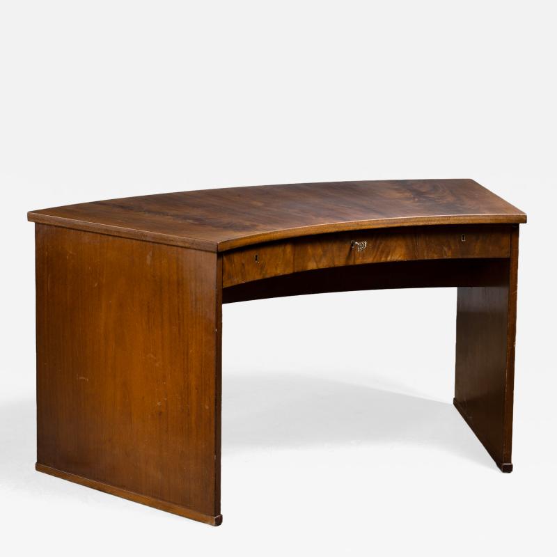 Curved desk