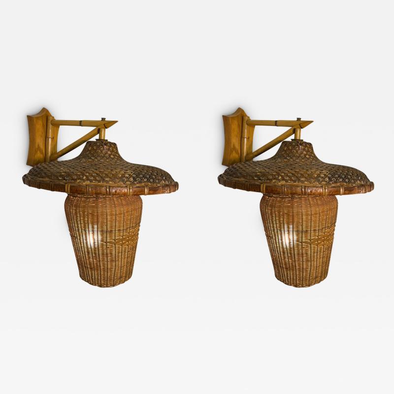 DECORATIVE PAIR OF 1940S BAMBOO CANE AND WICKER CHINOISERIE SCONCES