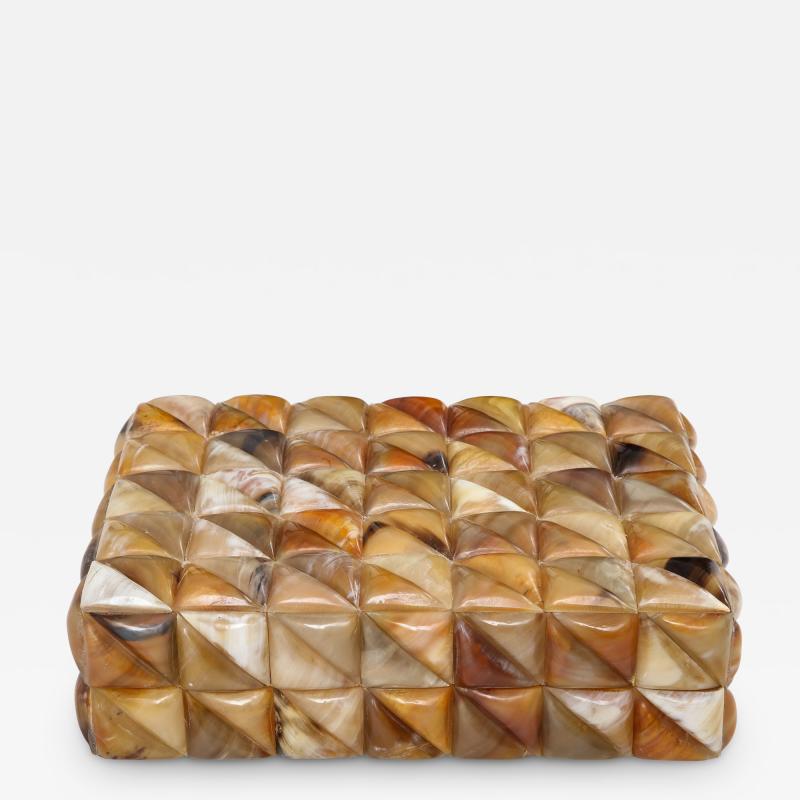 Dimensional Triangular Horn Box