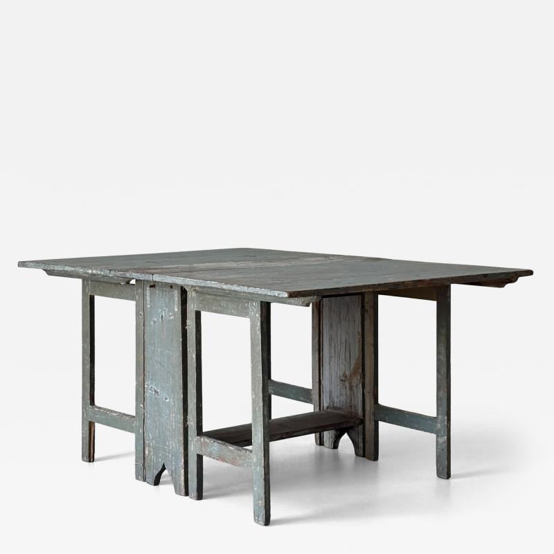 Drop leaf table Sweden 19th century
