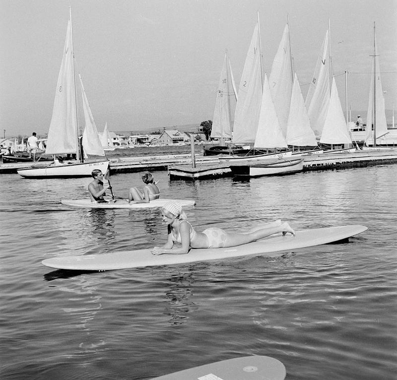Earl Leaf California Beach Girl