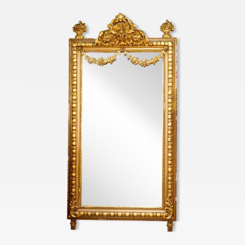 Early Mid 20th Century Italian Neoclassical Finely Carved Giltwood Wall Mirror