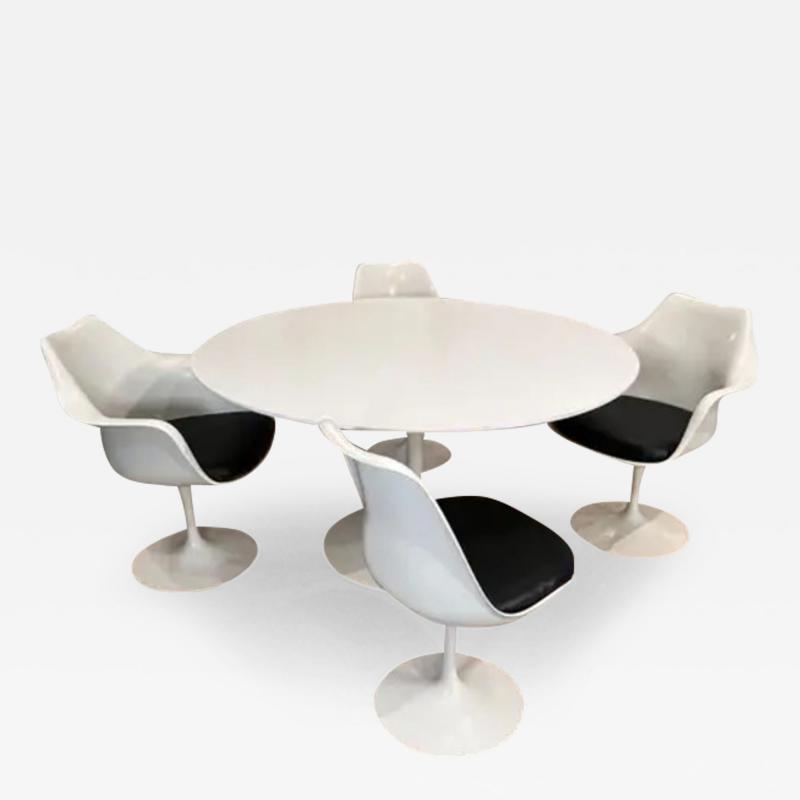 Eero Saarinen 1970 s Eero Saarinen for Knoll Tulip form Table 4 Chairs 2 side 2 arms
