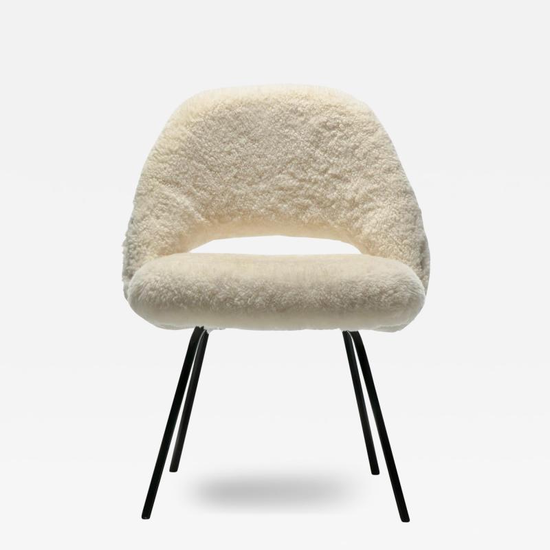 Eero Saarinen Eero Saarinen for Knoll Executive Side Chair in White Ivory Shearling c 1950