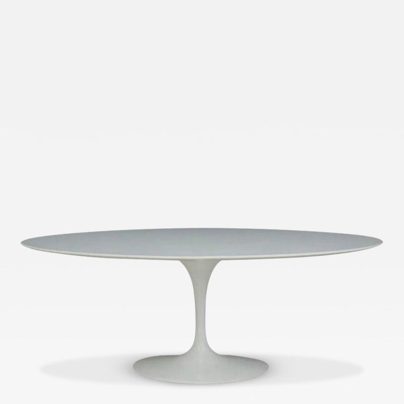 Eero Saarinen Eero Saarinen for Knoll Round Tulip Dining Table