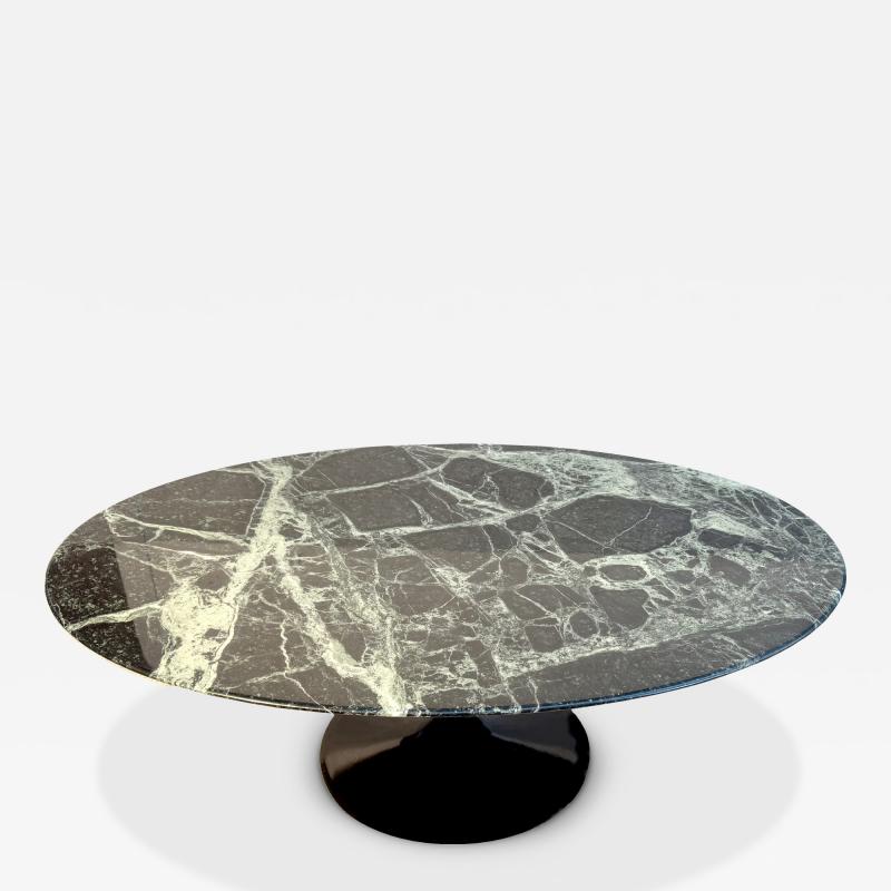 Eero Saarinen Elegant oval coffee table by Eero Saarinen Knoll International USA circa 1970