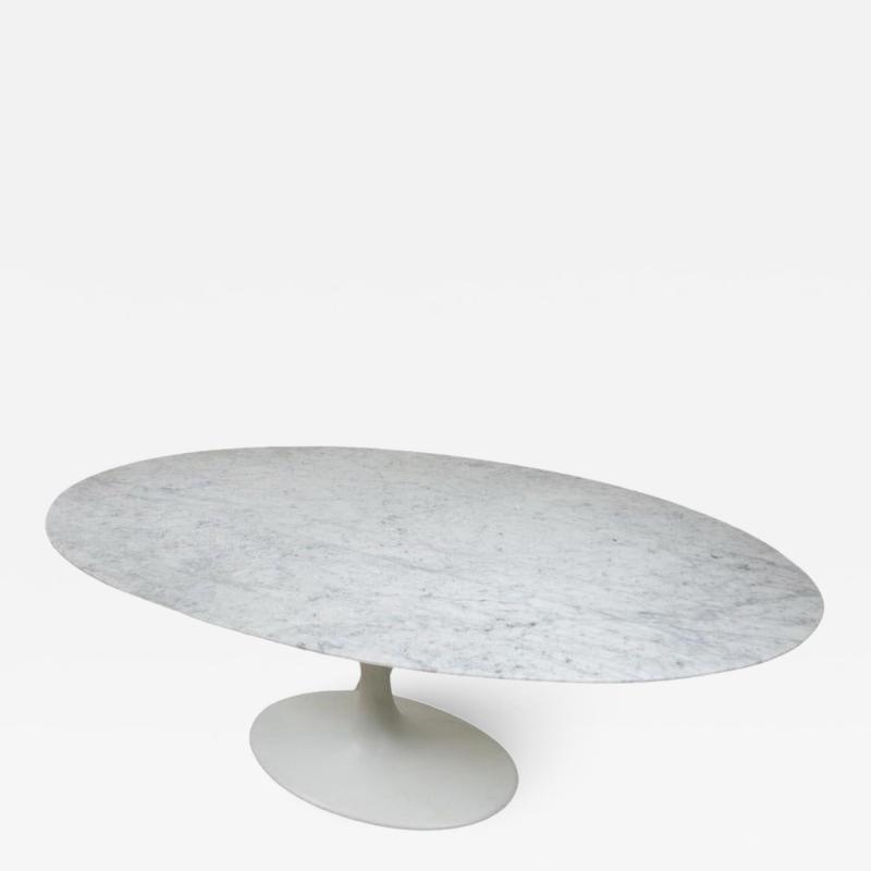 Eero Saarinen Mid Century Dining Table in the style of Eero Saarinen for Knoll International