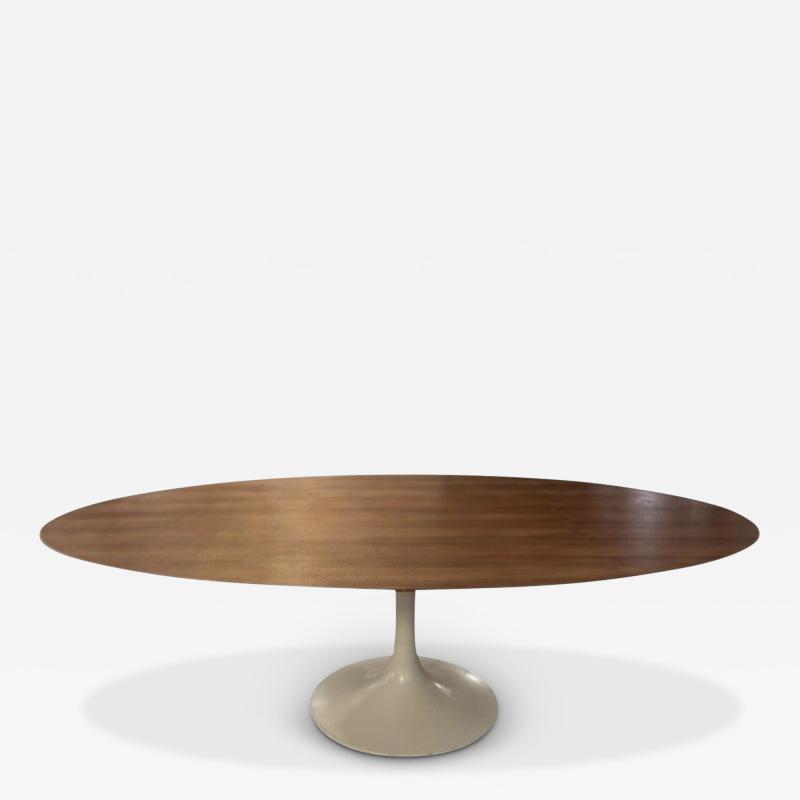 Eero Saarinen Mid Century Modern Dining Table in the style of Eero Saarinen for Knoll 1960s