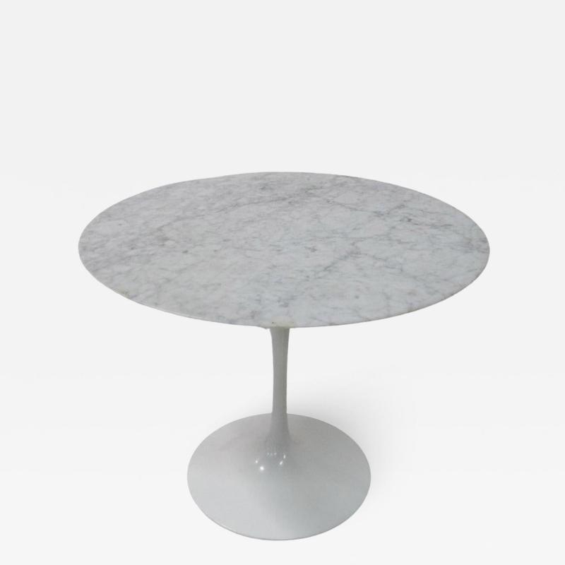 Eero Saarinen Mid Century Small Round Dining Table by Eero Saarinen for Knoll International
