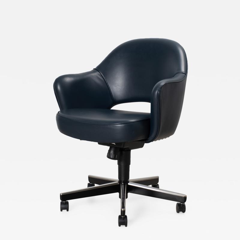 Eero Saarinen Saarinen Executive Arm Chair in Leather by Eero Saarinen for Knoll Swivel Base