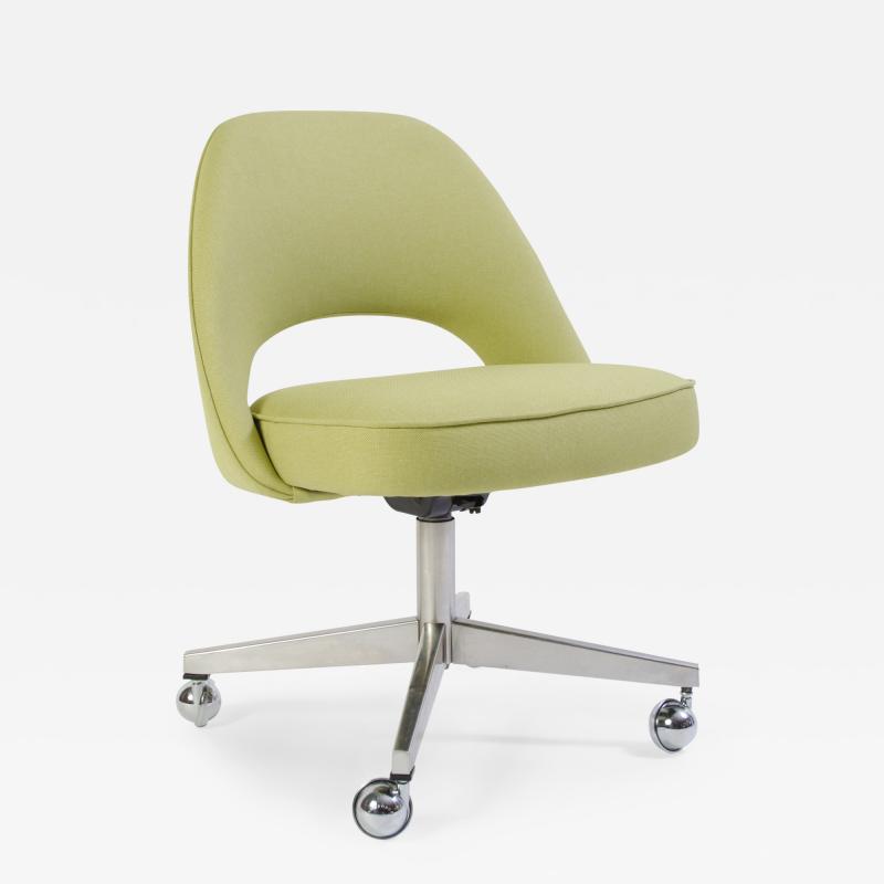 Eero Saarinen Saarinen Executive Armless Chair with Swivel Base in Green