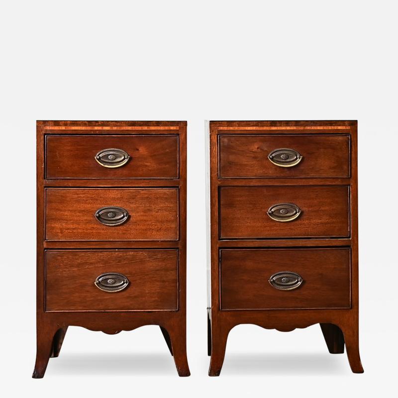 English Pair of Federal style Mahogany Bedside Tables