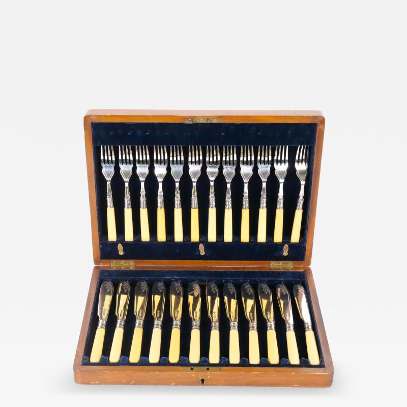 English Silver Plated Tableware Fish Cutlery Set Sheffield circa 1910s