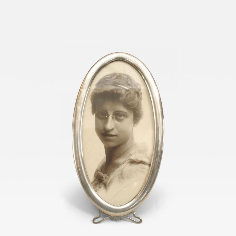 English Victorian Style Silver Oval Picture Frame