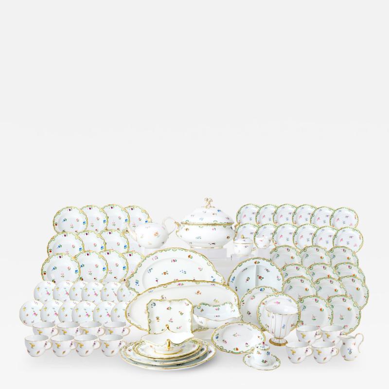 Extensive 19th Century Meissen Porcelain Dinnerware Service For Twelve People