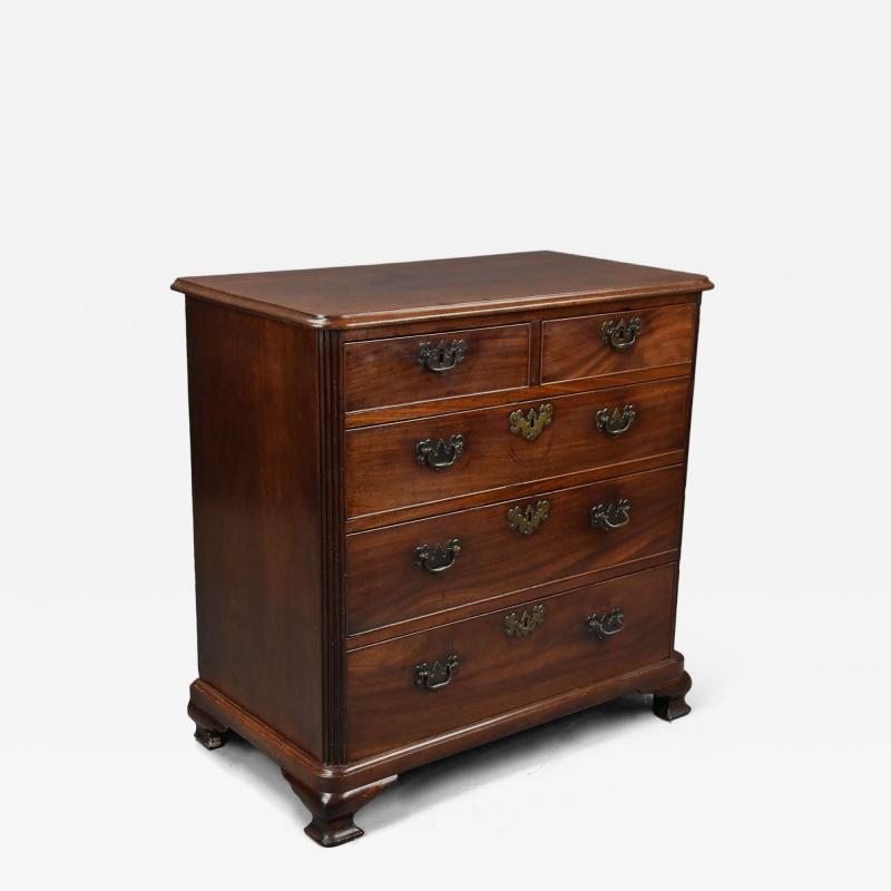 Fine quality small George III mahogany chest of drawers