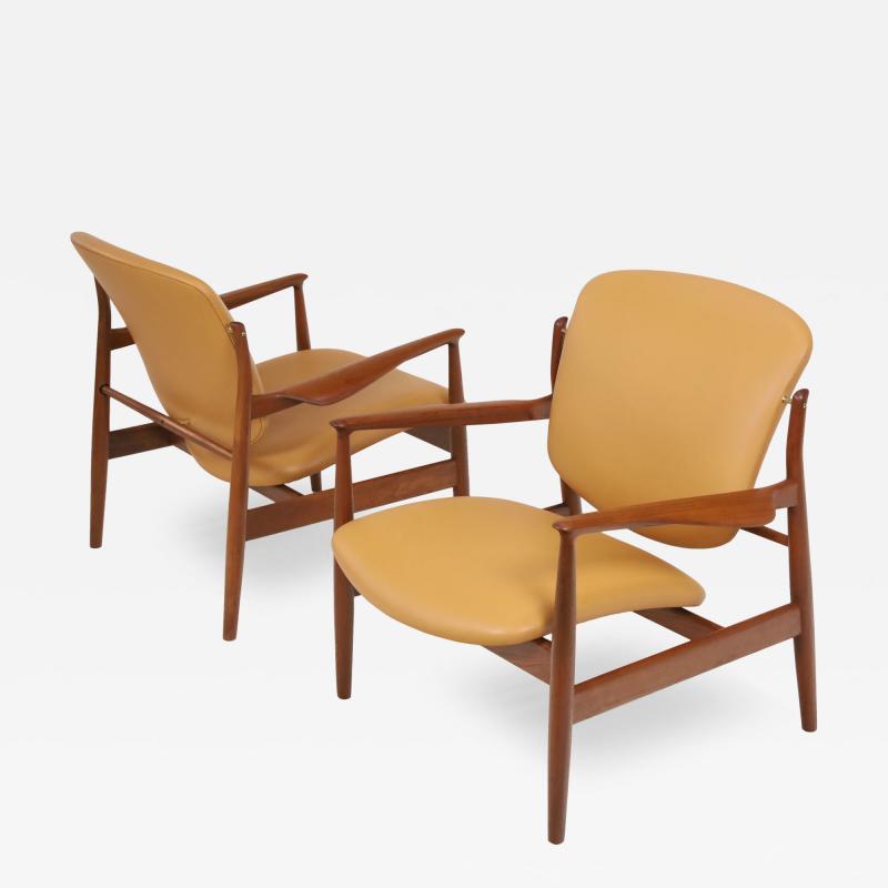 Finn Juhl Impressive Pair of Scandinavian Modern Lounge Chairs Designed by Finn Juhl
