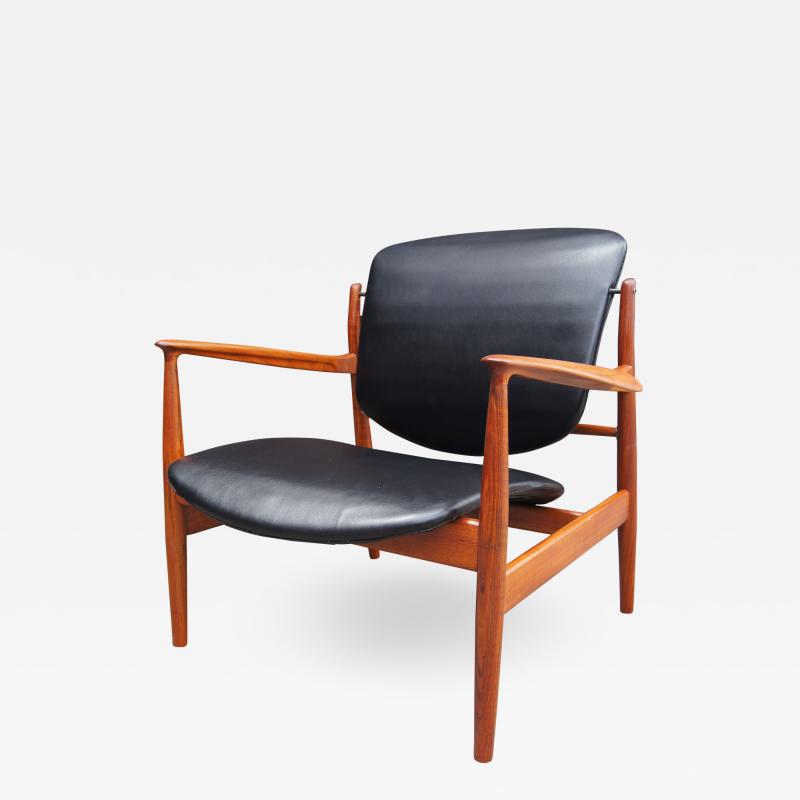 Finn Juhl Teak Lounge Chair model FD136 by Finn Juhl for France Daverkosen