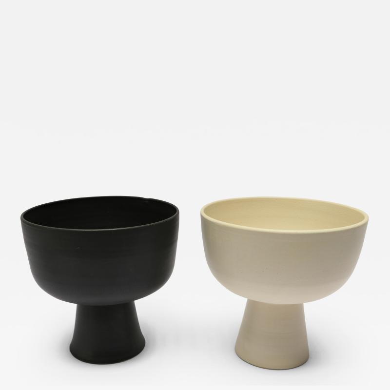 Footed Bowl in Blanc White and Noir Black by Style Union Home