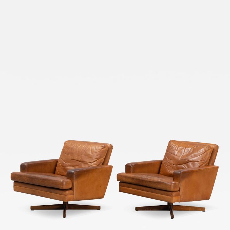 Fredrik Kayser Pair Fredrik Kayser Model 807 Leather Swivel Chairs