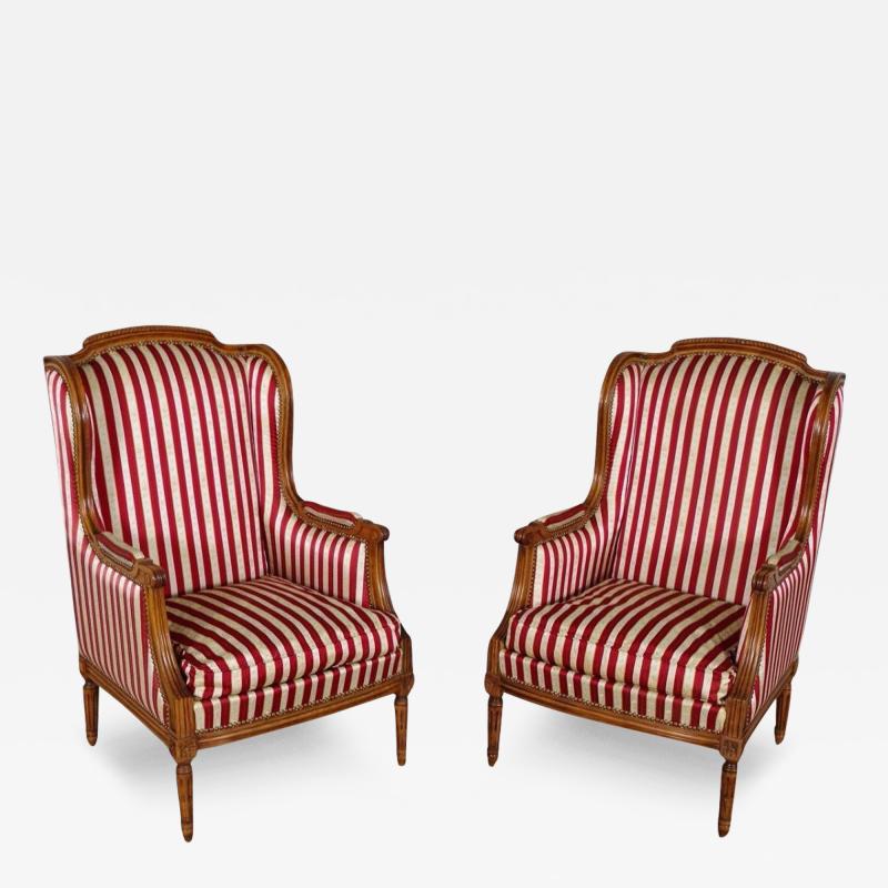 French Louis XVI Style Walnut Berg res Oreilles with Fluted Legs a Pair