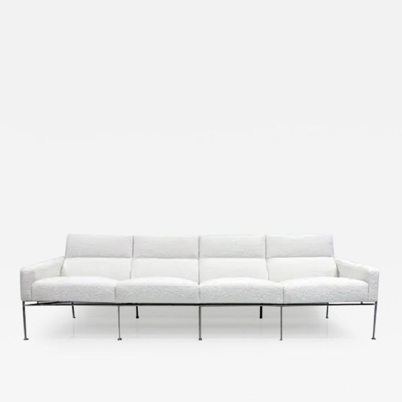 Fritz Hansen Arne Jacobsen Sofa Model 3300 4 Fritz Hansen Denmark 1957 In White Boucle