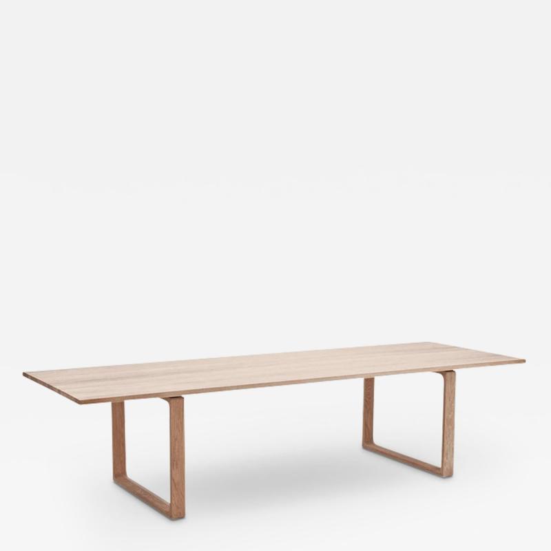 Fritz Hansen ESSAY 8 TABLE IN SOLID OAK