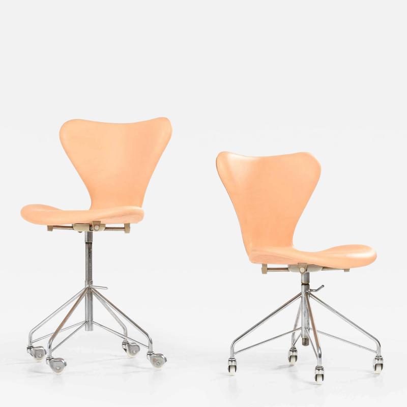 Fritz Hansen Pair of Arne Jacobsen Office Chairs in Steel and Leather by Fritz Hansen 1960s