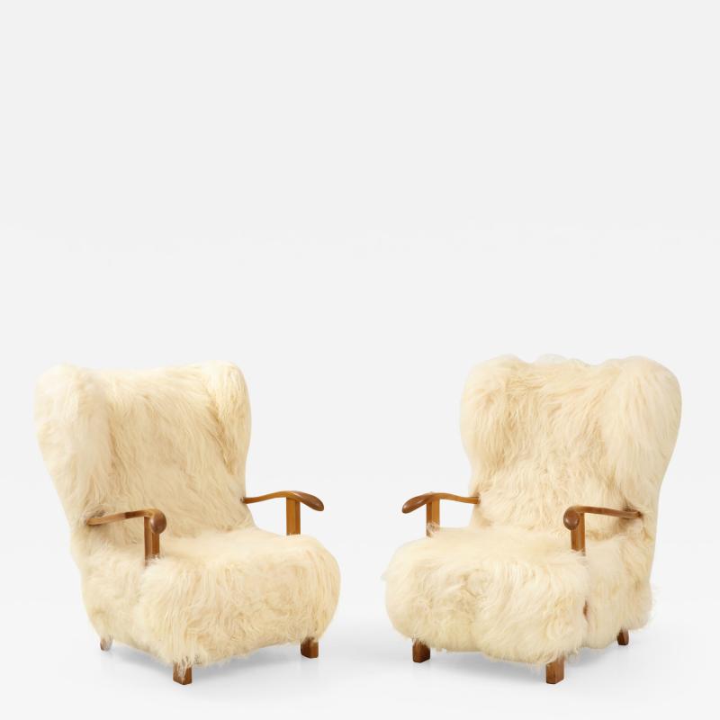 Fritz Hansen Rare Pair of Wingback Lounge Chairs Model 1582 in Sheepskin by Fritz Hansen