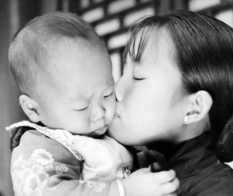 Fritz Henle Mother and Child China