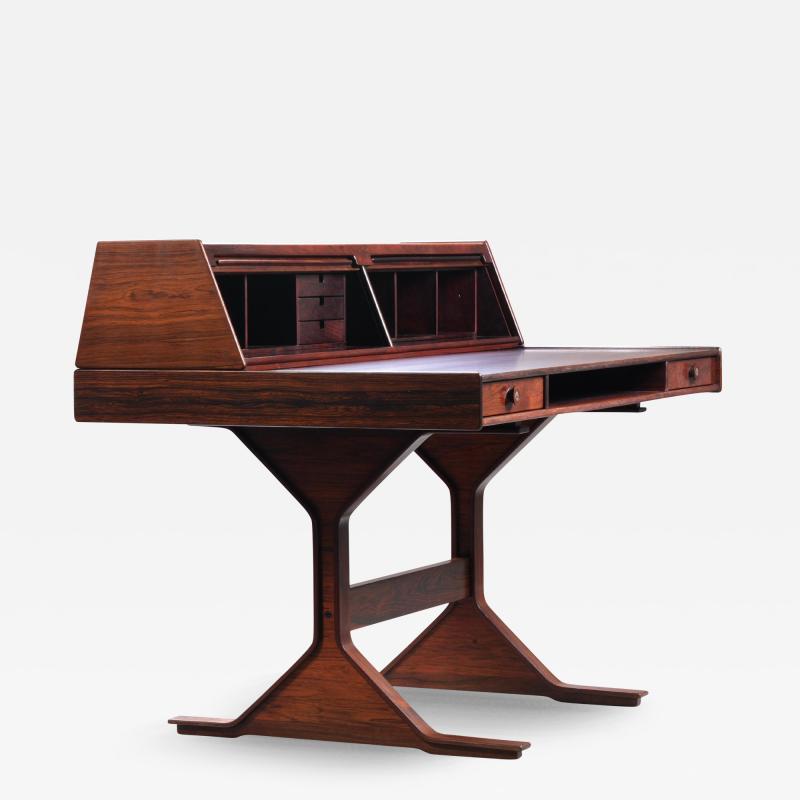 Gianfranco Frattini Gianfranco Frattini Writing Desk 530 for Bernini in Rosewood Italy 1957