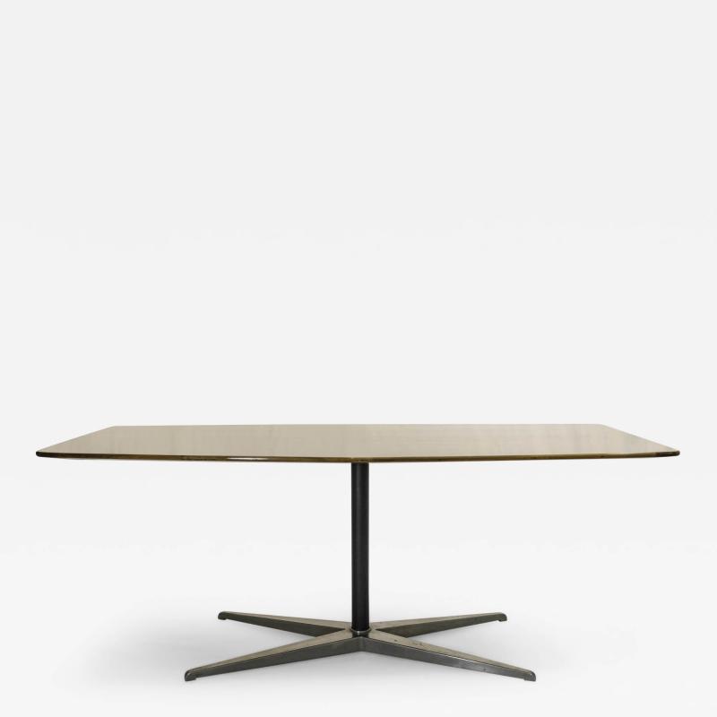 Gio Ponti Dining table Model No BT 201 circa 1950s 