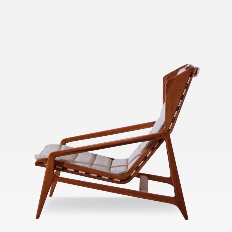 Gio Ponti Gio Ponti Model 811 armchair made of walnut and rubber Cassina Italy 1957