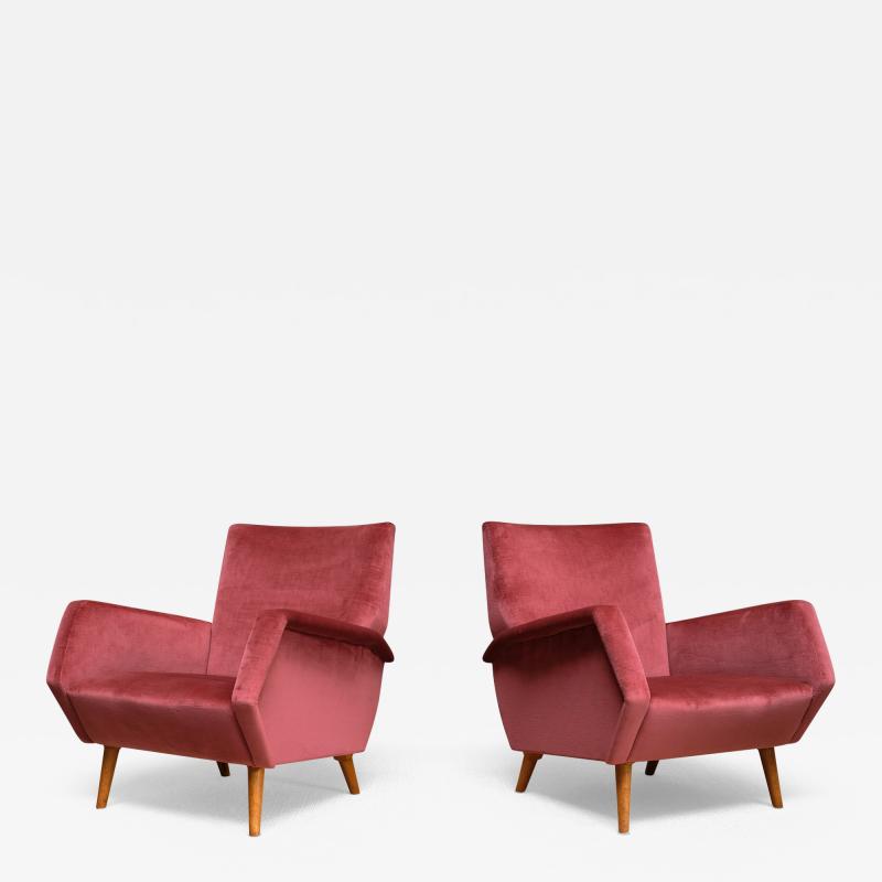 Gio Ponti Pair of Gio Ponti Armchairs in Coral Red Velvet and Beech Asko Finland 1957