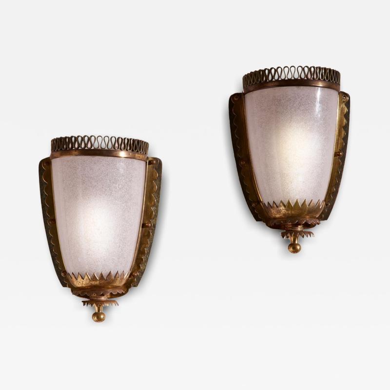 Gio Ponti Pair of wall lights in brass and glass in the style of Gio Ponti Italy 1930s