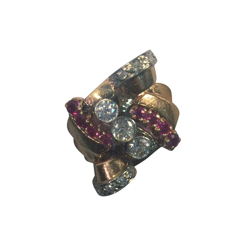 Glamorous 1940s Retro 14 Karat Diamond and Ruby Ring