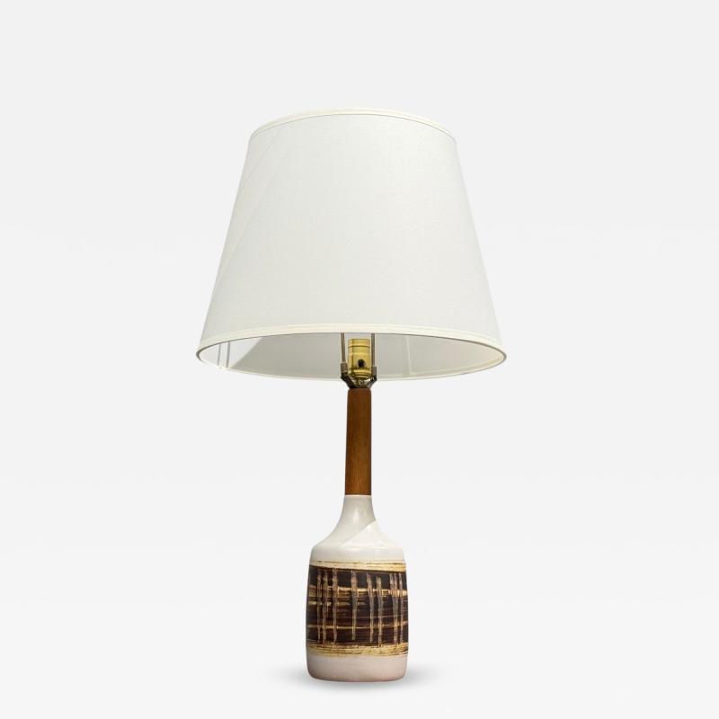 Gordon Jane Martz Gordon Jane Martz Table Lamp Walnut Beige Ceramic USA 1960s