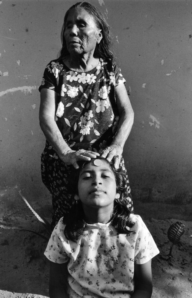 Graciela Iturbide Curacio n Healing Juchita n Oaxaca